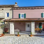 Butkovic By Interhome بيت للعطل