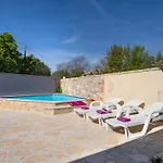 بيت للعطل Butkovic By Interhome